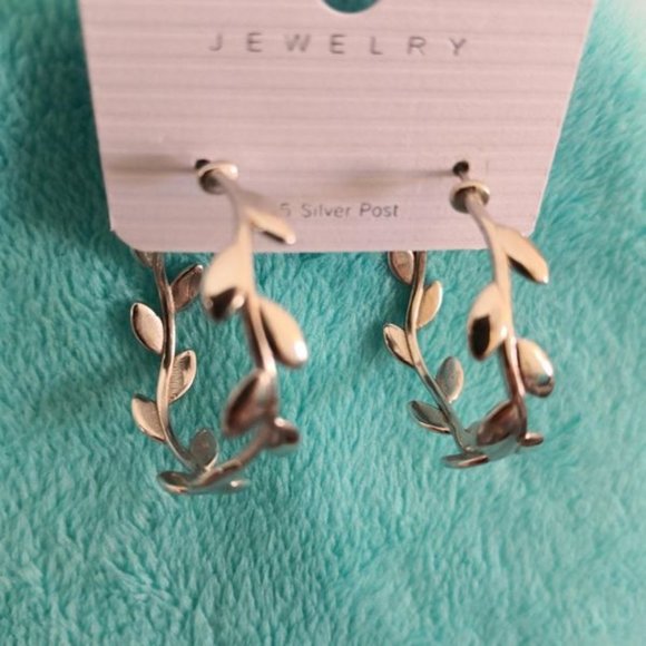 your cape cod Jewelry - New.Silver.925.Olive Leaf Hoop Earrings.
